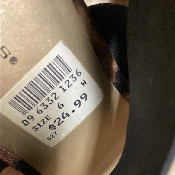 Predictions Size 6W Brown and Black Leopard Print Wedges - Picture 6 of 11